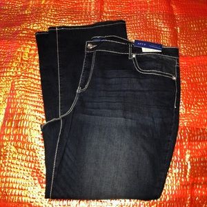 NWT APT. 9 Midrise Bootcut Jeans in 24W